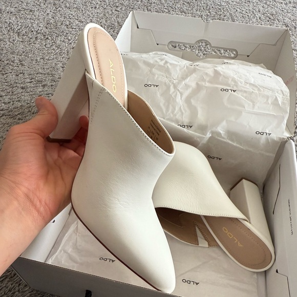 Aldo Shoes - Aldo women shoes 
New👌🤩
Size 7.5
Color white
